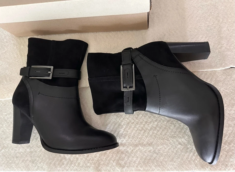 Clarks Women’s Kacia Garnet Heeled Booties Boots Black Comb Buckled Classic 7.5M - Image 2 of 4