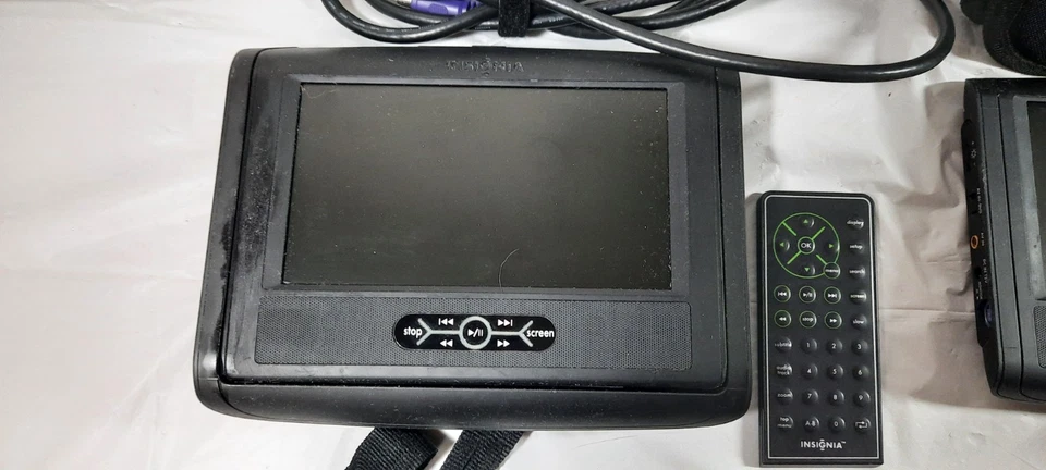 Insignia Dual-Screen 7” Vehicle DVD Player NS-MVD7S 1 power cord, & Case - Image 2 of 4