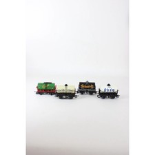 Hornby 4 x OO Gauge R127 Castrol Wakefield, United Dairies Milk, Trimate & Esso