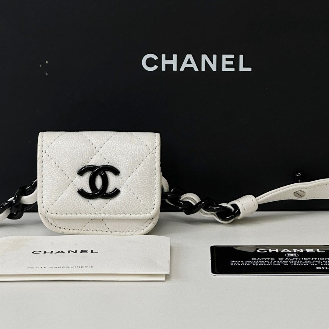 CHANEL White iPod Case Belt Bag 3VCHB24165 76796628 | eBay