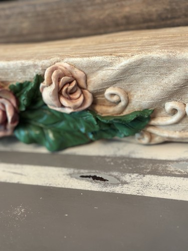VTG Vera Wang International Resin Rose Embossed Decorative Wall Shelf 23" - Picture 10 of 18