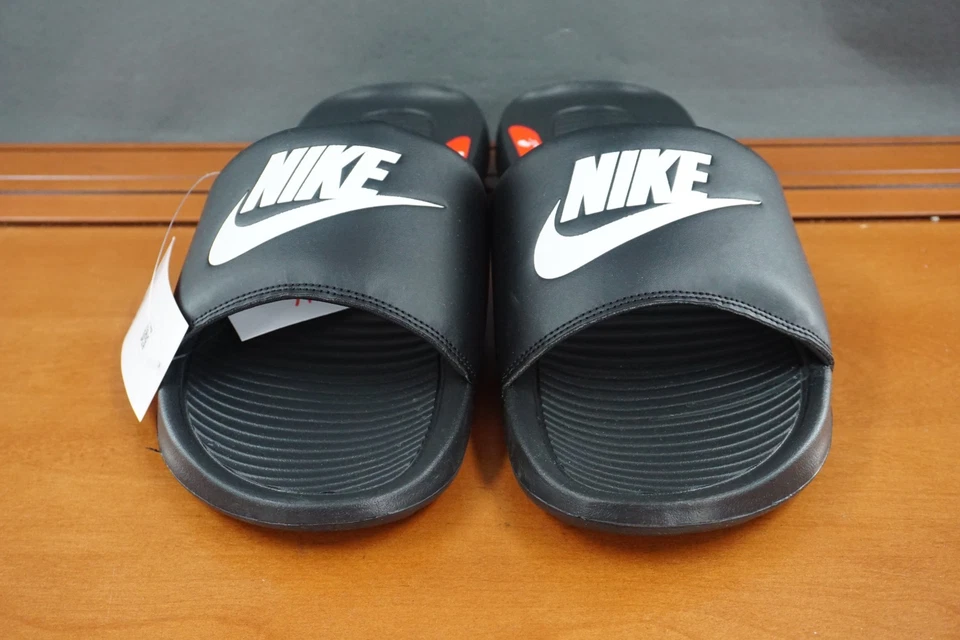 Nike Victori One Slide Hombres 12 EE. UU. Negro Blanco Sin Cordones Sandalias Cómodas Zapatillas Foto 2 de 4