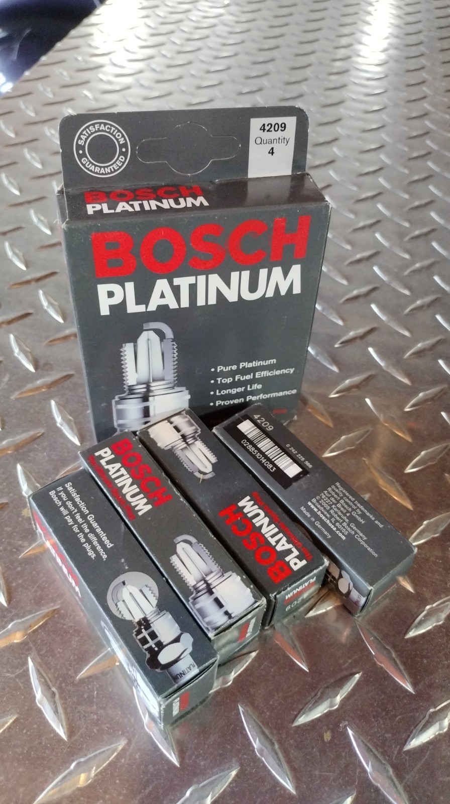 8  BOSCH 4209 Platinum  Spark Plug  new in box  8 plugs