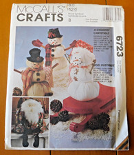 1993 MCCALLS SEWING PATTERN 6723 SANTA DOLLS  SNOWMEN COUNTRY X-MAS UNCUT NOS