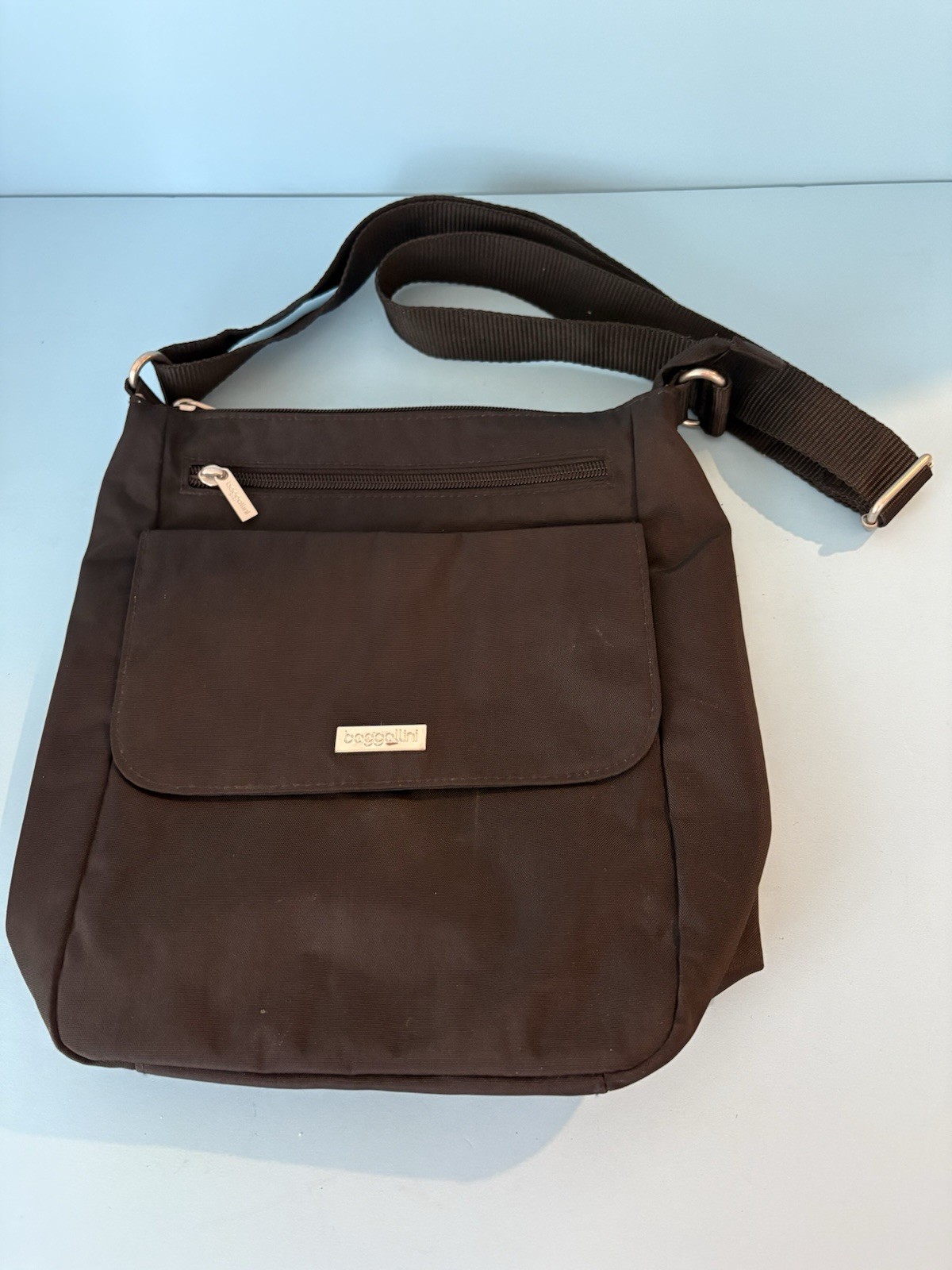 Baggallini Black Nylon Crossbody Bag Zip Top Magnetic Flap Adjustable Strap