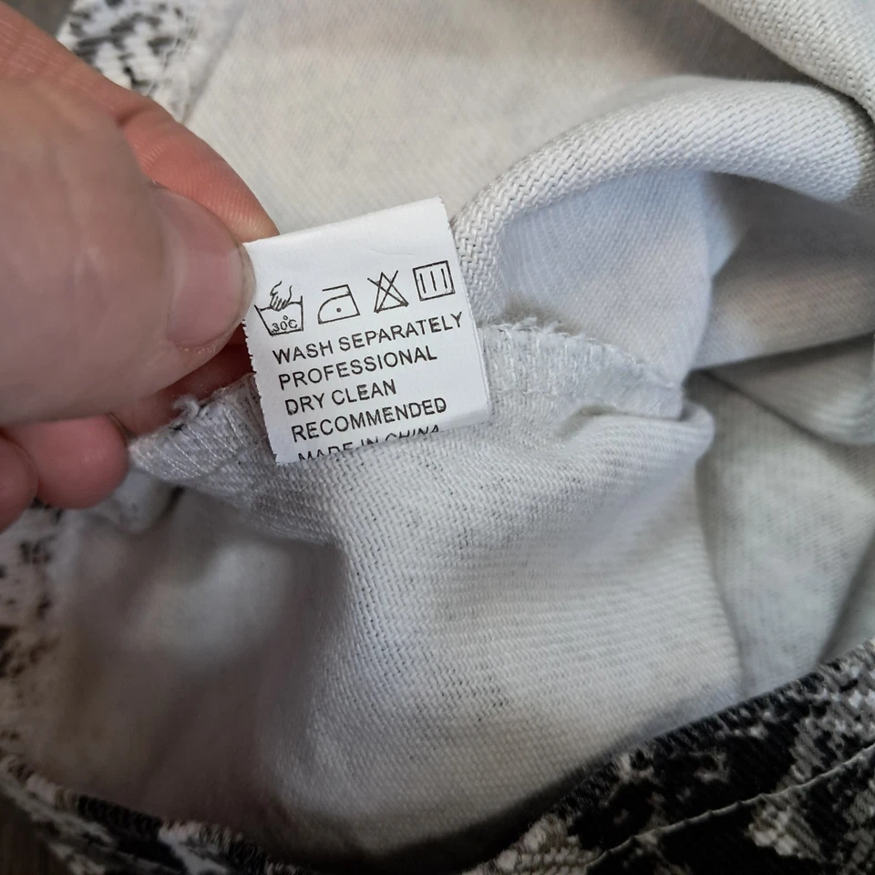 Falda con estampado de serpiente blanca y negra para niños talla 3-4 basada en medidas Foto 4 de 4