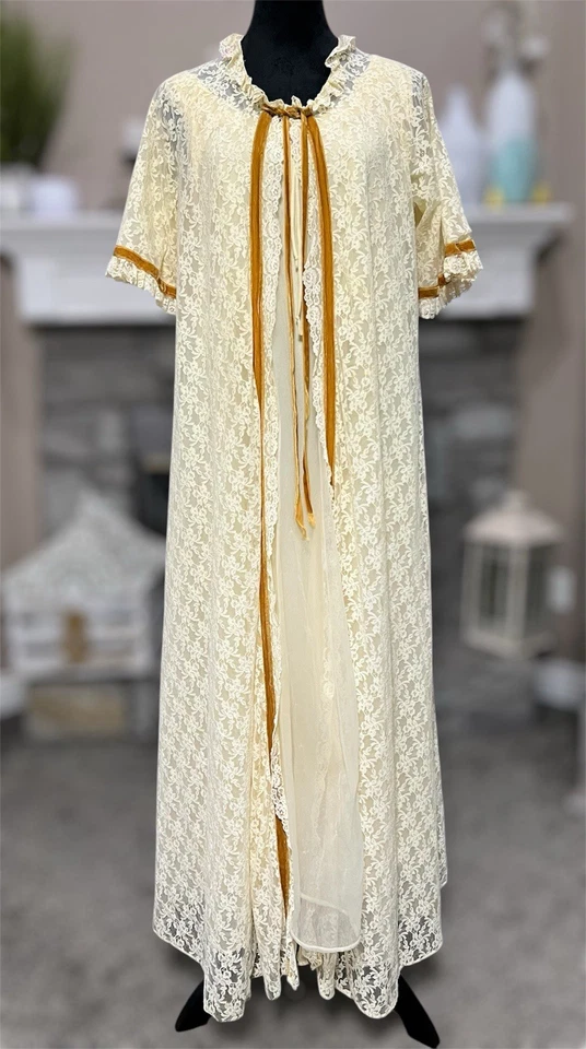 Vtg 60s Butter Yellow Peignoir Set Maxi M Lace Robe Golden Velvet Trim Lingerie - Image 2 of 4