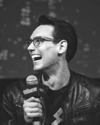 CORY MICHAEL SMITH  8x10 PHOTO *