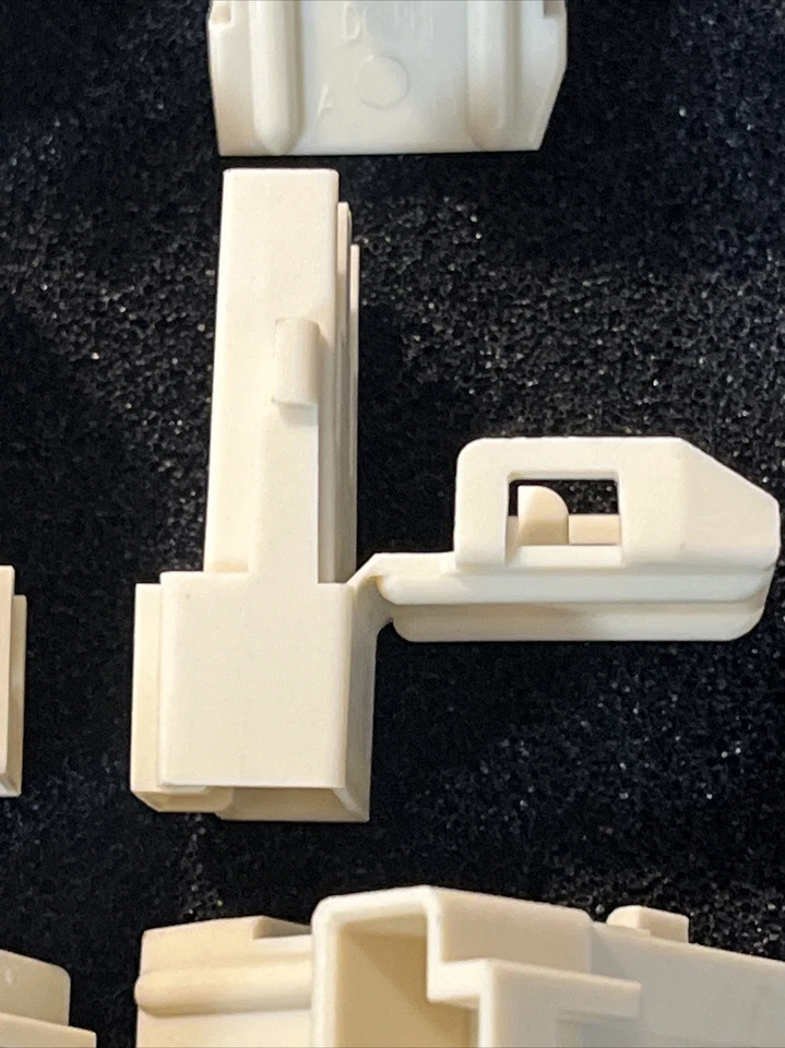 6 Each ~ 12015271 DELPHI ~ Automotive Connector ~ 2P MALE CREAM 280 SER ~ 30 AMP - Image 4 of 4