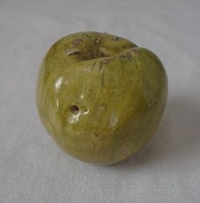 ANCIEN FRUIT FAIENCE BARBOTINE ONNAING EMAIL ? POMME ? DECORATION TROMPE L'OEIL