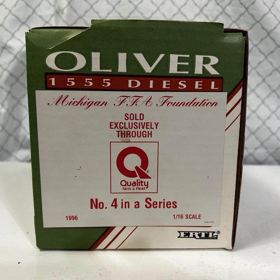 1996 Ertl 1/16 OLIVER 1555 柴油压铸金属收集拖拉机密歇根 FFA — 第 3/4 张图片