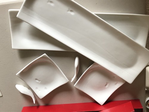 CRATE & BARREL SUSHI FOR 2 WHITE PORCELAIN SET SIX PIECES IN BOX - 第 1/15 張圖片