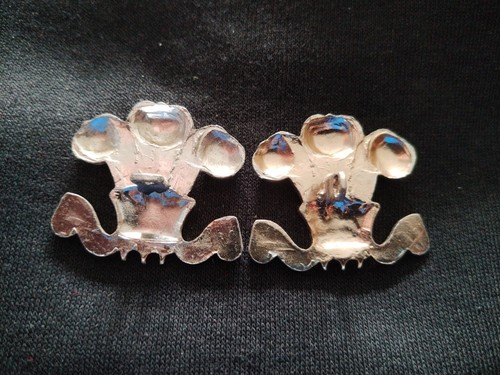 Pair of 10th Royal Hussars PWO Royal Hussars PWO Anodised Collar Badges - Picture 4 of 7