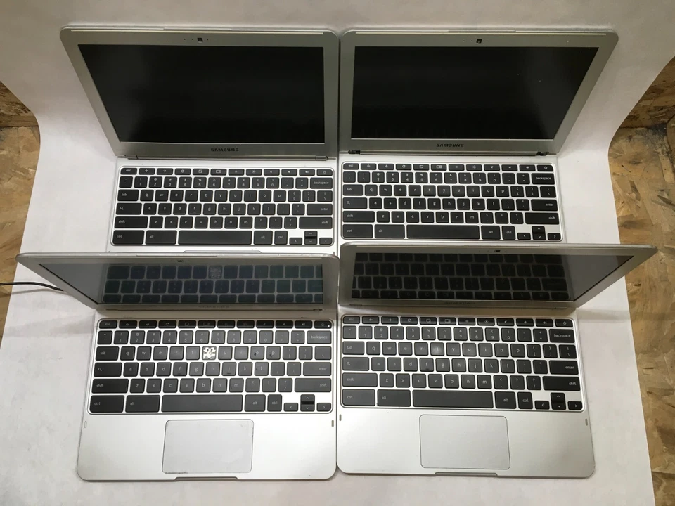 Lot of 10 Samsung Chromebook XE303C12 All Power On Screen/ Hinge Issues- FT - Image 2 of 4