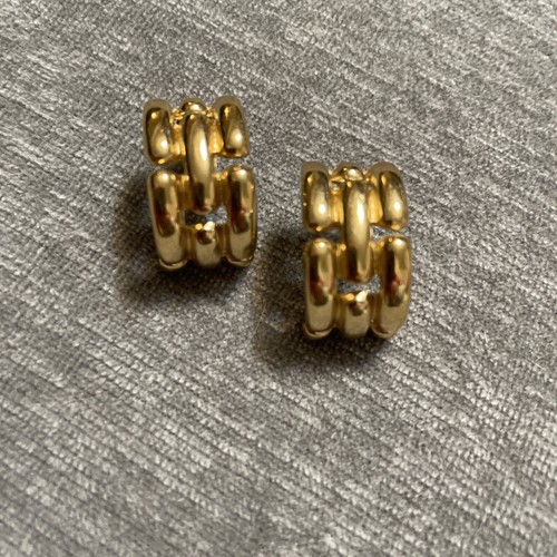 ELEGANT VTG GIVENCHY COUTURE BRUSHED GOLDEN METAL CHAIN HALF HOOP CLIP EARRINGS