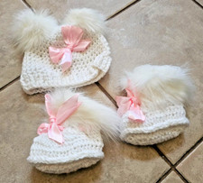 INESE - Baby Girl Hat and Booties Set - White and Pink - Handmade - Size 0-6M