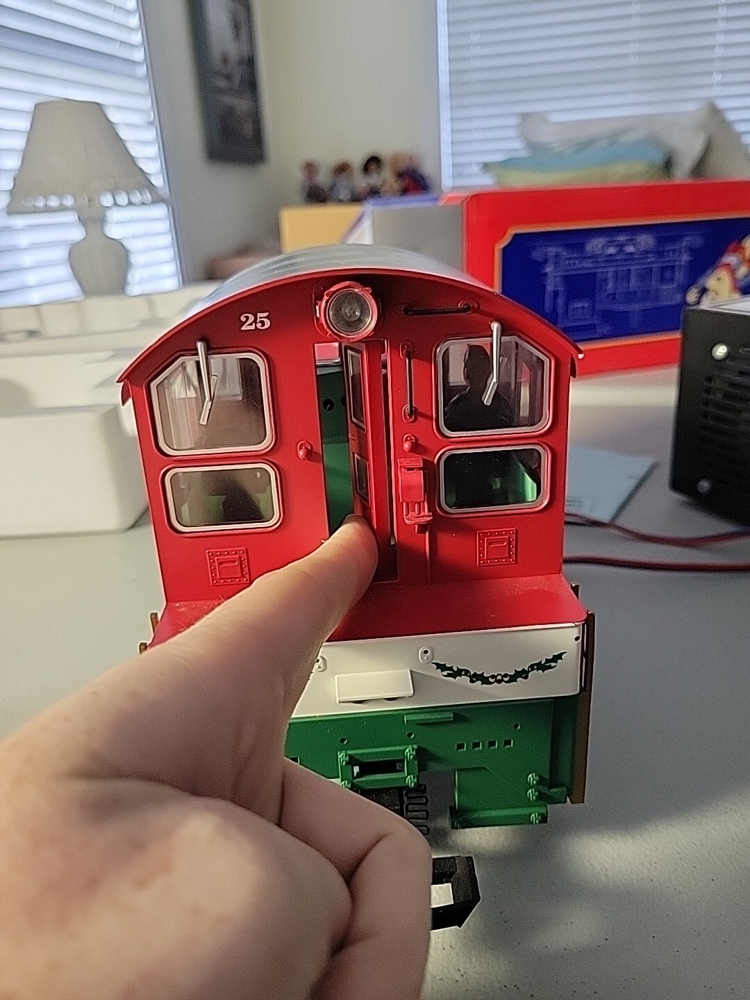 USA TRAINS CHRISTMAS 20 Tonner Model Train G Scale