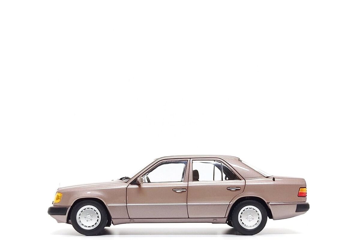 Norev 1:18 Mercedes-Benz 230E (W124) in Rosewood Metallic Norev 1:18 Mercedes-Benz 230E (W124) in Rosewood Metallic