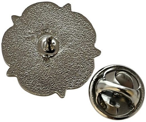 White Rose of Yorkshire Lapel Pin badge FREE P&P - Picture 5 of 5