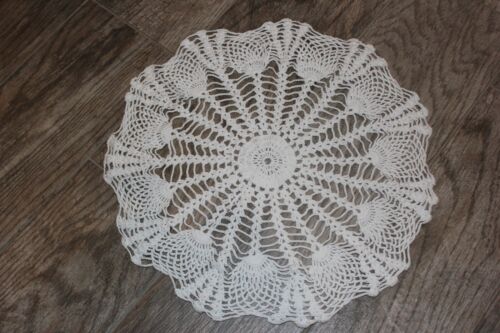 Vintage 14 Inch Diameter Round Pineapple Doily. White. Hand Crocheted! Clean! - Picture 2 of 2