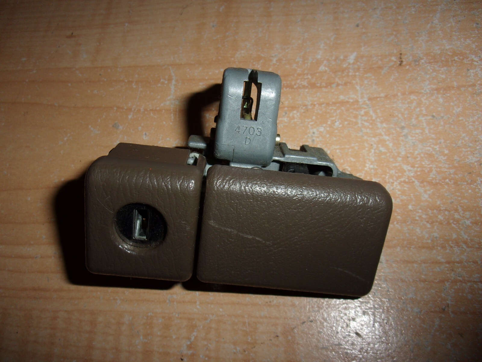 19922001 Toyota Camry 19962003 Rav4 Glove Box Department Latch OEM