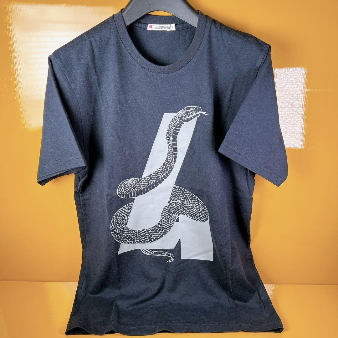 METAL GEAR UNIQLO UT 4 Black M size Anime character Animation