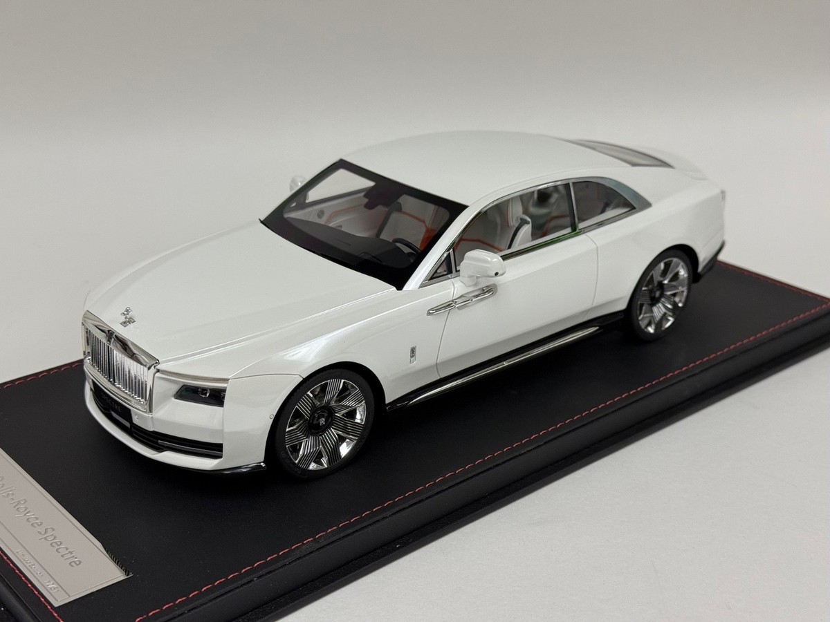 特価 1/18 ロールスロイス ゴースト Rolls-Royce Ghost 白 1/18 DF Rolls Royce Spectre in White limited 51 pieces on a black