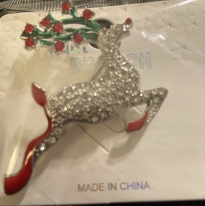 Reindeer Brooch Pin In Silver Tone 2 Inch