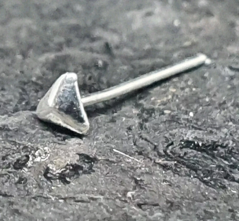 Borchia naso piramide 3 mm triangolo argento sterling 925 L spilla pieghevole... - Immagine 4 di 4