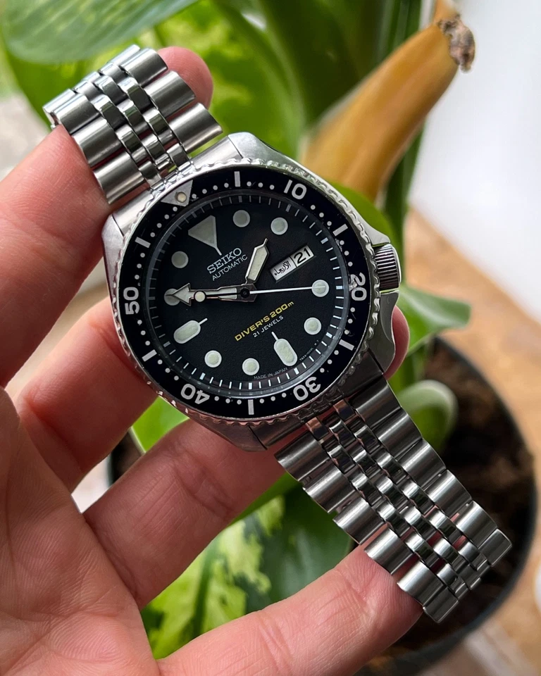 Seiko SKX007 Men's 42mm Stainless Steel Automatic Date Wristwatch, photo 2 of 5