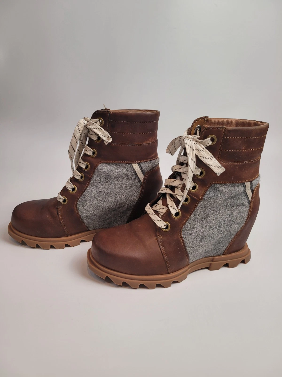 Sorel Joan of Arctic Hidden Wedge III Lexie Brown/Gray Ankle Boots Sz 7 Lace-Up