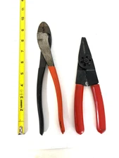 Thomas & Betts Co Sta-Kon, And Xcelite 104CG Wire Stripper