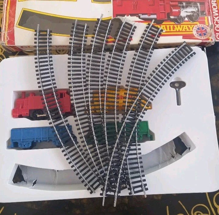 Vintage Hornby Junior Model Railway Clockwork Set Boxed Shell Tanker & Trailers - Image 3 of 4