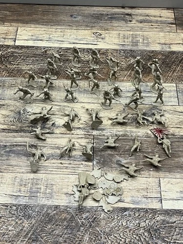 Vintage Marx Playset Battleground WW II Soldiers Flat Tan Khaki Color 40+ Damage