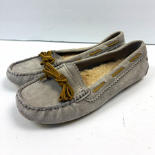 UGG Women  s Gray Moccasin Slippers Shearling/Sheepskin Lined Bow US 7