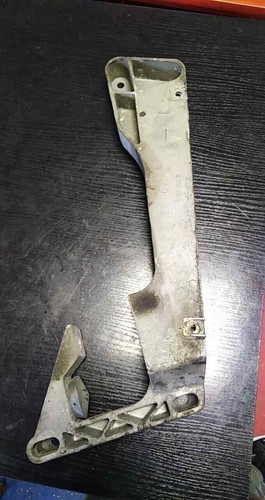 BMW 3er E46 Limousine Touring 325xi 330xd 330xi Getriebehalter Halterung 6750856