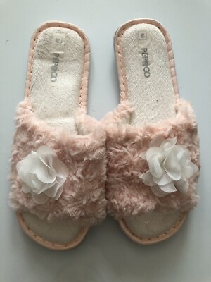 ladies slippers soft fluff faux fur with white flower detail size M Pretty 