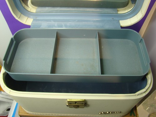 Vintage Lady Baltimore Train Case White With Gold Hardware key tray mirror box - Picture 10 of 22