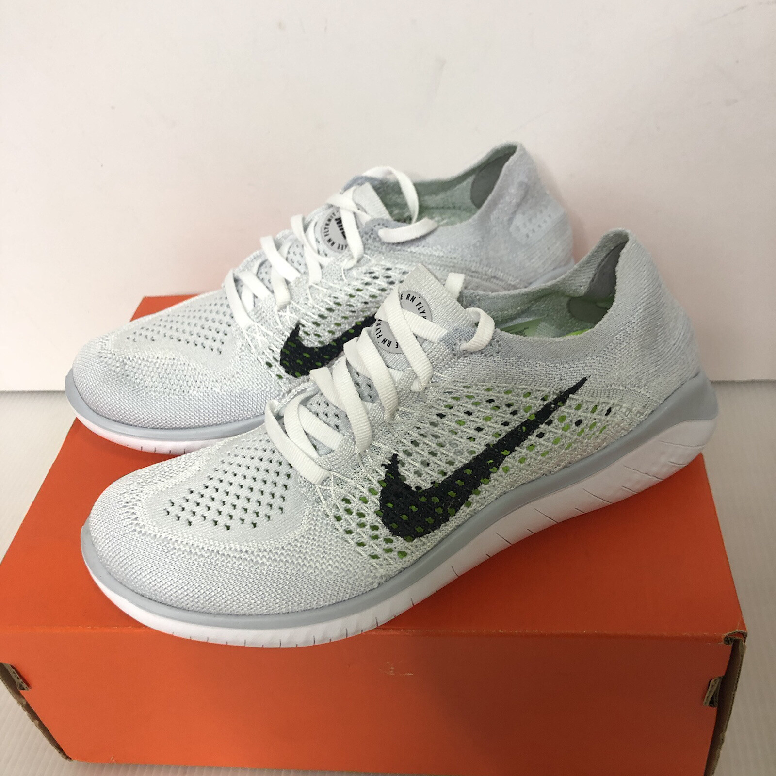 white flyknit free run