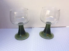 Set Of 2 Green Wine Glasses Vintage