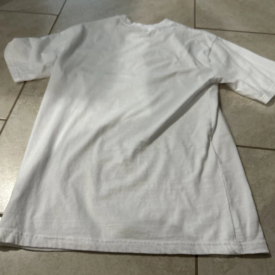 Camiseta para hombre WesC No Mercy for The Wicked blanca para hombre de gran tamaño pequeña Foto 2 de 4