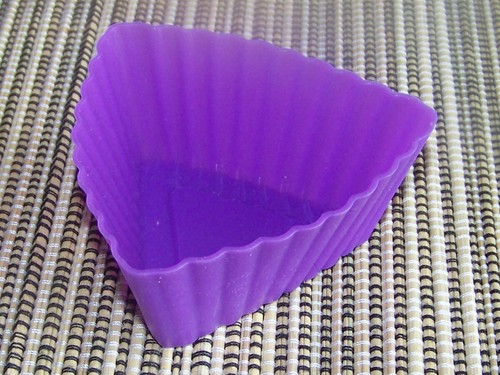 24 x Cupcake / Muffin Shapes (3 each of 8 different shapes) ~ Silicone Bakeware - Picture 5 of 9