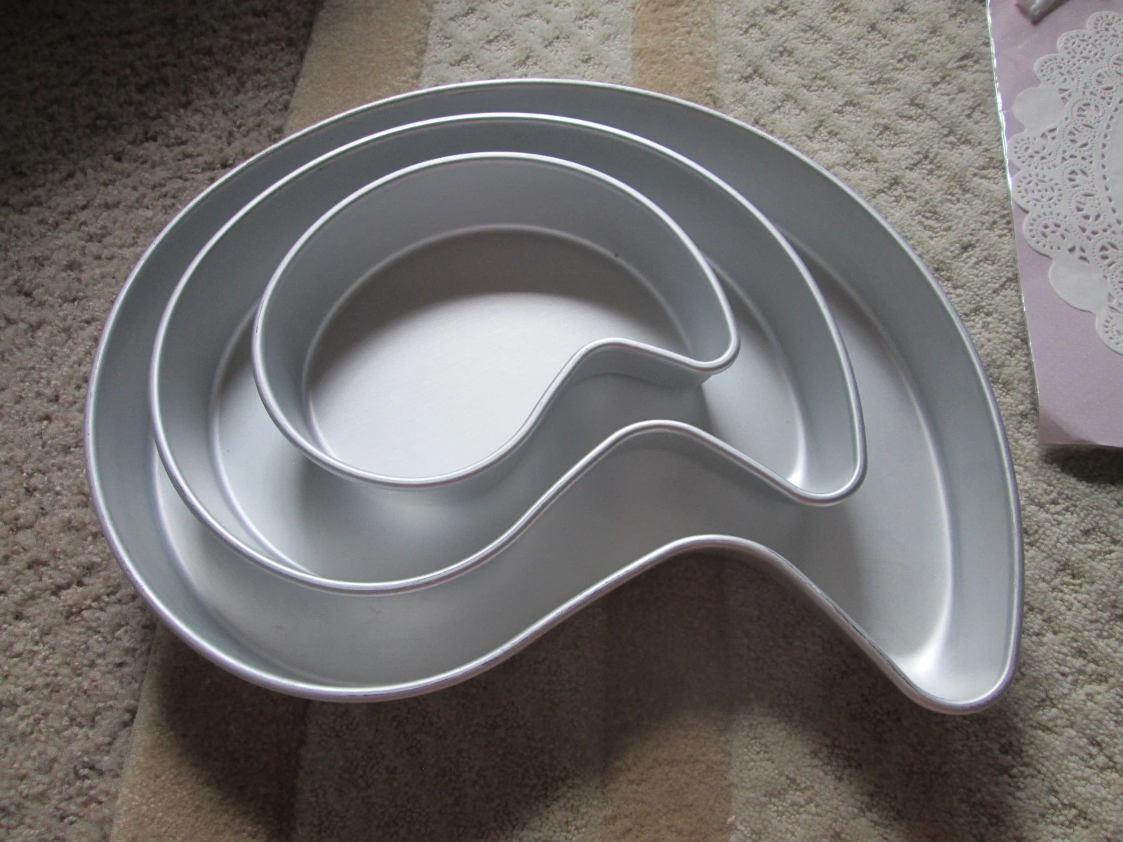 WILTON Cake Pan 3 Tier Aluminum Set Paisley Teardrop 9”x6”, 12 3/4”x9”, 17”x12”