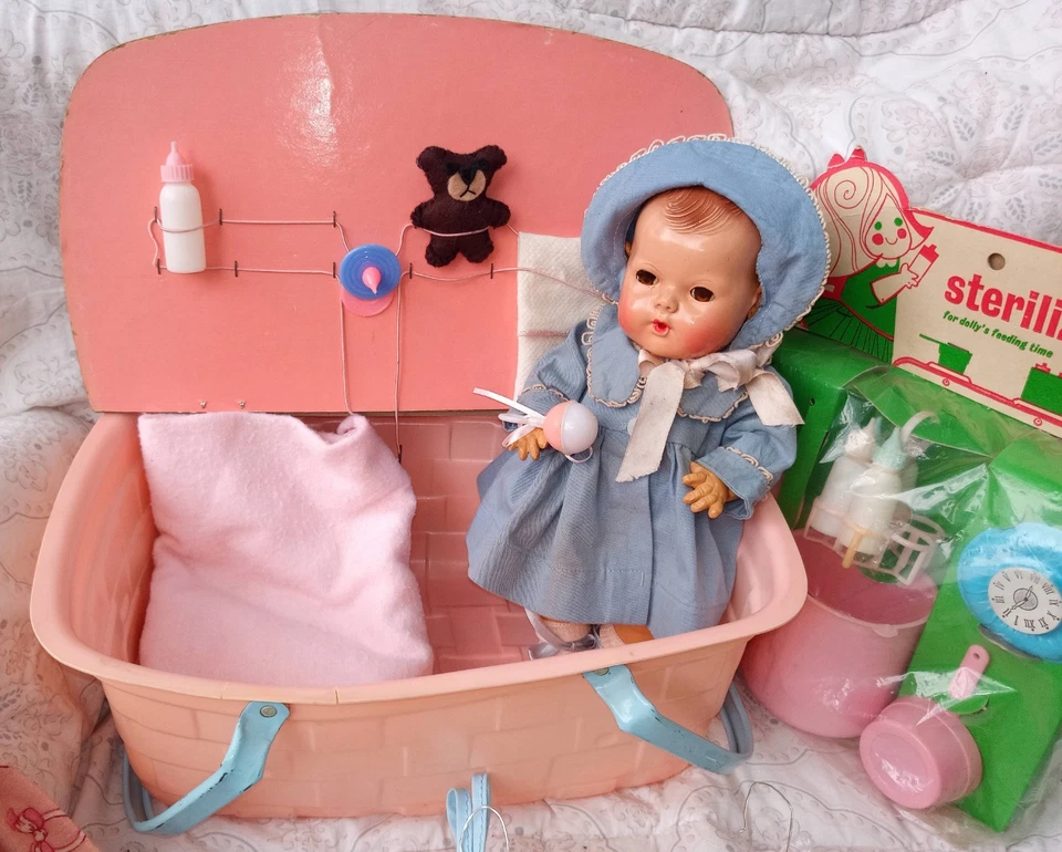 Muñeca Dy-Dee Ellen 11" con traje original corralito Amsco Layette nuevo en paquete juego de alimentación extras Foto 3 de 4