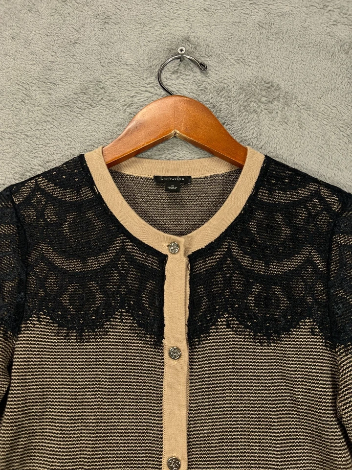 ANN TAYLOR Mujer Pequeño Cárdigan Marrón Negro Encaje Superposición Suéteres Topper Botón Foto 2 de 4