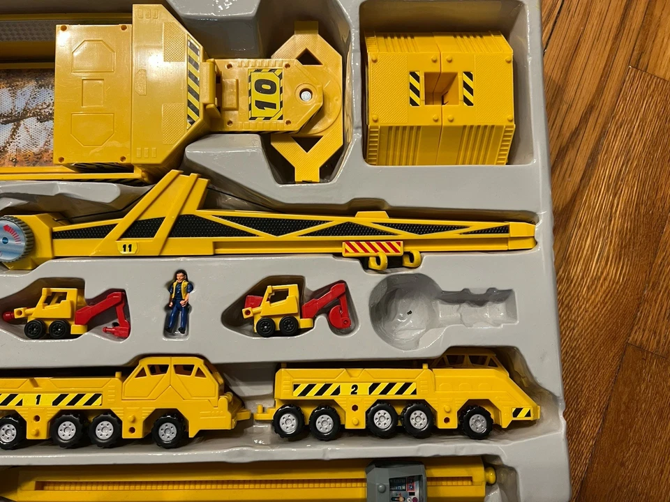 Vintage Mattel Hot Wheels 1996 Mega Rig Construction Site Trucks Playset In Box - Image 4 of 4