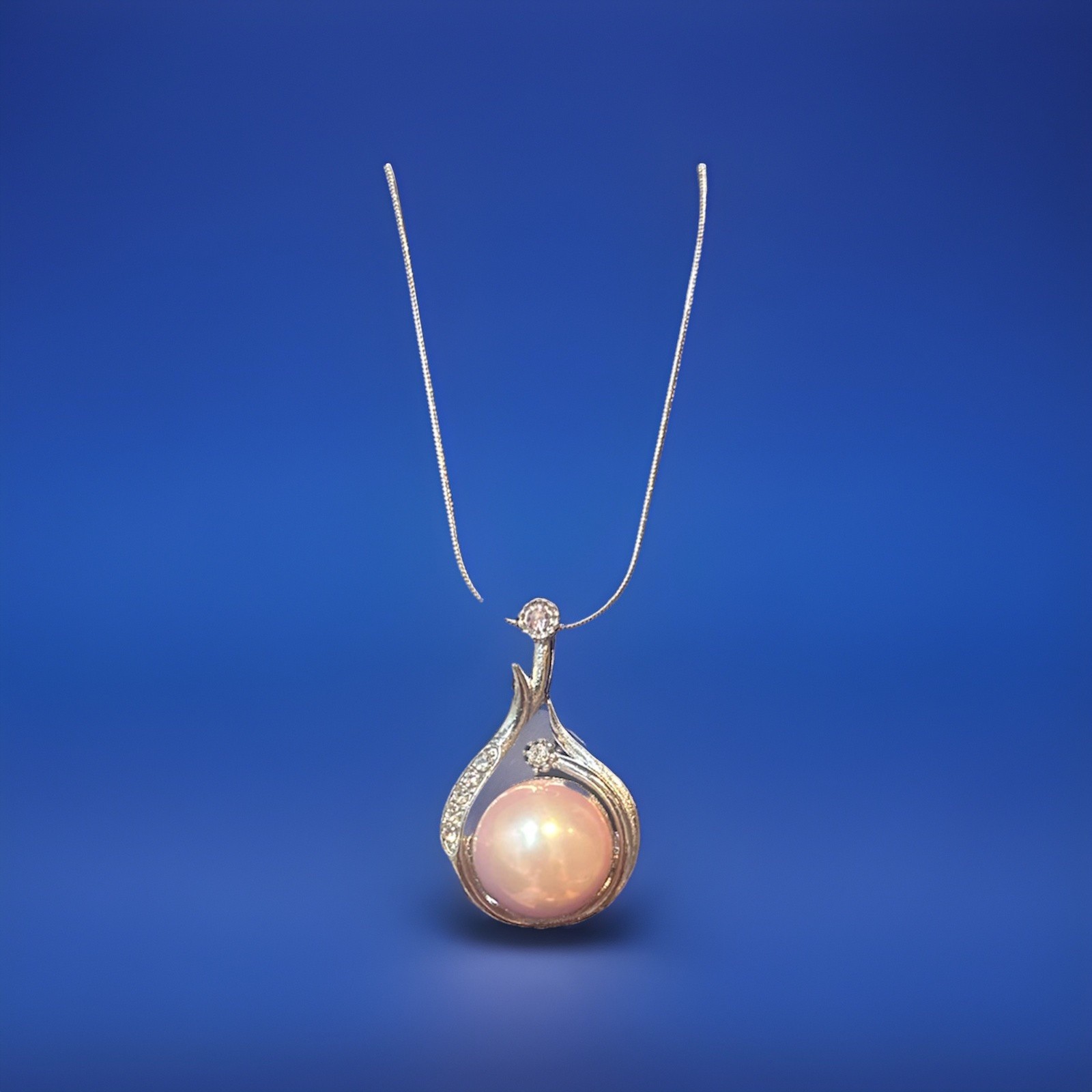 12mm Pink Pearl Pendant Necklace With Pink & White Diamonds