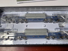 Accurascale ACC2400KUA KUA nuclear flask carrier wagons in grey and silver