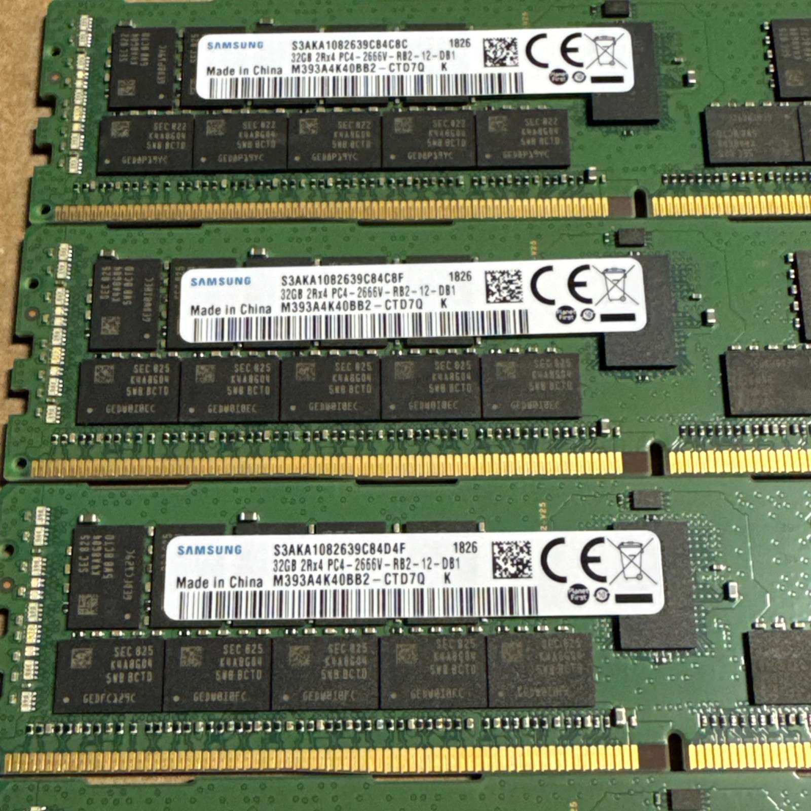 как выглядит Qty 6 Samsung M393A4K40BB2-CTD6Y 32GB DDR4 2Rx4 PC4-2666V ECC Registered DIMM фото