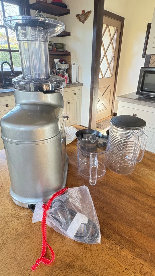 KitchenAid Maximum Extraction Slow Juicer SILVER Model KVJ0111CU - Image 2 of 4